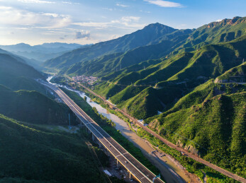 北京门头沟京蔚高速安家庄永定河山谷