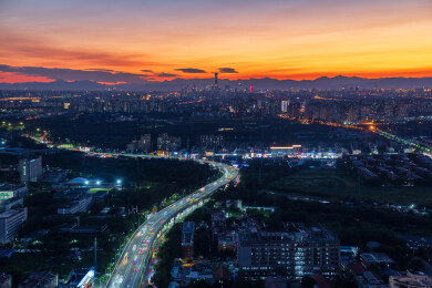 从通州之巅眺望北京国贸CBD中国尊夜景车
