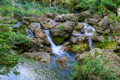 贵州荔波小七孔景区|山间奔腾的溪流
