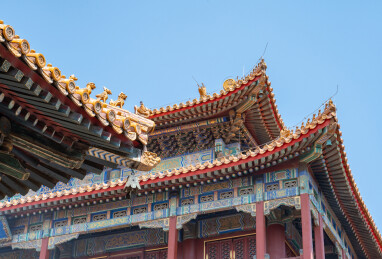 华丽的古典中式宫殿屋檐特写