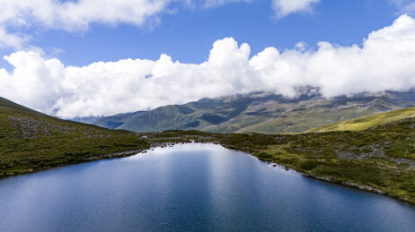 高原地区雪山草甸海子湖泊航拍