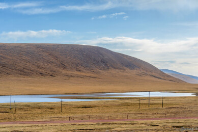 中国新疆巴音郭楞奎先达坂雪山风光