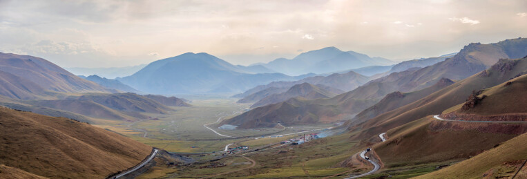 中国新疆巴音郭楞奎先达坂风光