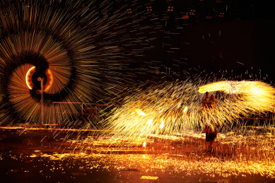 中国传统表演技艺，打铁花