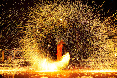 中国传统表演技艺，打铁花