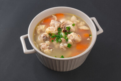 鸡肉土豆胡萝卜广式靓汤