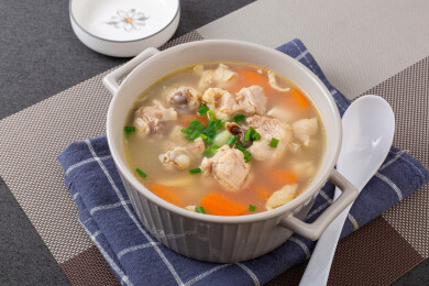 鸡肉土豆胡萝卜广式靓汤