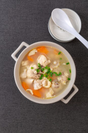 鸡肉土豆胡萝卜广式靓汤