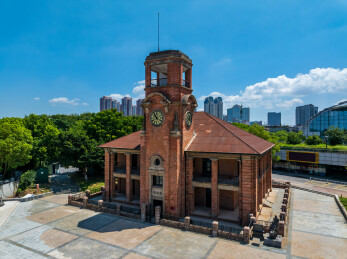 夏季白天航拍安徽芜湖老海关钟楼风光