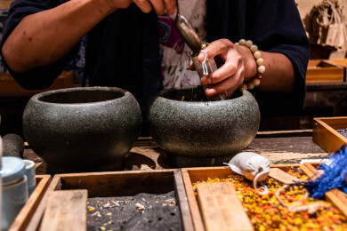 研磨中药制作香囊