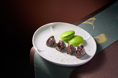 青柠脆皮牛肉配抹茶饼     