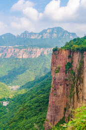 河南安阳市林州太行山万仙山景区郭亮村峡谷