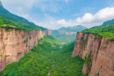 河南安阳市林州太行山万仙山景区郭亮村峡谷