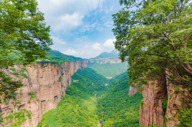 河南安阳市林州太行山万仙山景区郭亮村峡谷
