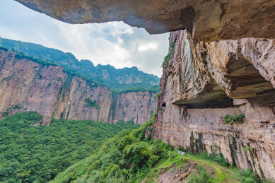 河南安阳市林州太行山万仙山景区郭亮村峡谷