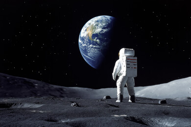 站在月球上的航天员