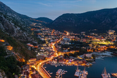 黑山科托尔古城夜景航拍风光