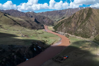 青海玉树杂多县昂赛大峡谷自然风光航拍