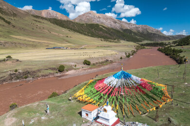 青海玉树杂多县昂赛大峡谷自然风光航拍