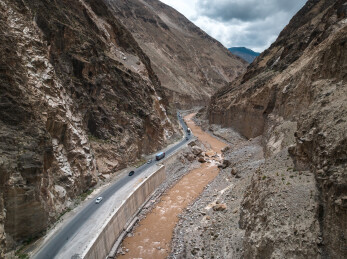 中国西藏G318公路怒江大峡谷航拍自然