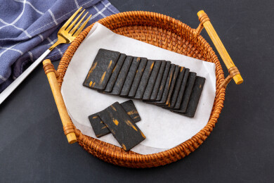 黑金芝士脆饼干