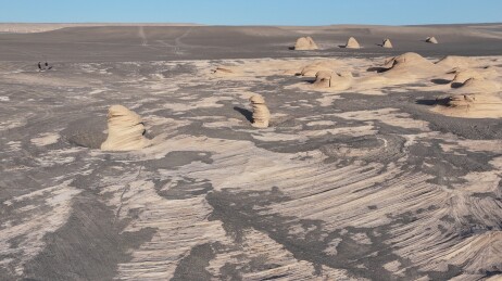 中国新疆哈密：沉积岩层