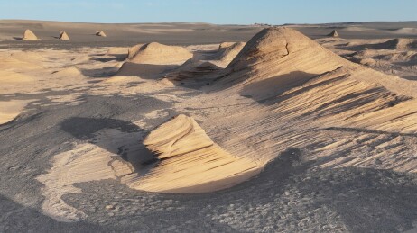 中国新疆哈密：沉积岩层