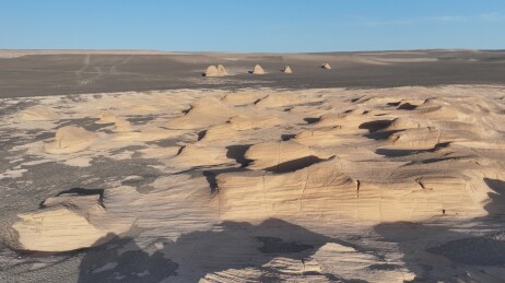 中国新疆哈密：沉积岩层