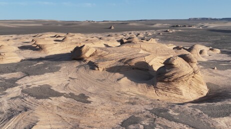 中国新疆哈密：沉积岩层