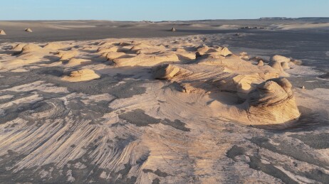 中国新疆哈密：沉积岩层