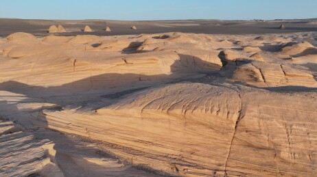 中国新疆哈密：沉积岩层