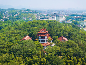 夏季白天航拍常州溧阳天目湖状元阁