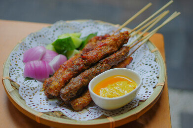 沙爹烤肉串沙嗲竹签串烧拼盘马来东南亚美食