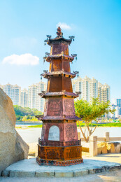 福建泉州洛阳桥铜佛塔