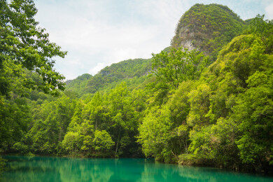 中国贵州省黔南荔波小七孔风景区卧龙潭