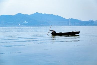 冬日晴朗的午后，浙江宁波东钱湖户外风光