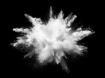 黑色背景下的火灾特写镜头