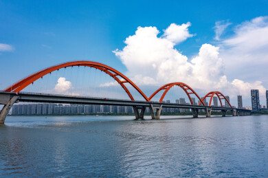 航拍湖南长沙福元路大桥和湘江风光