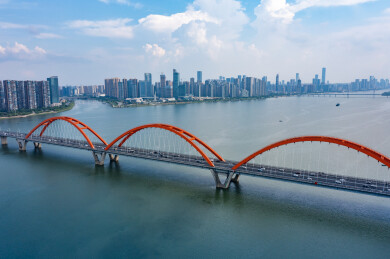 航拍湖南长沙福元路大桥和湘江风光