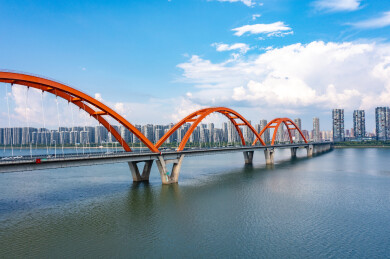 航拍湖南长沙福元路大桥和湘江风光