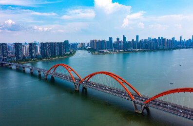 航拍湖南长沙福元路大桥和湘江风光