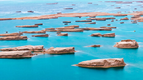 航拍青海水上雅丹