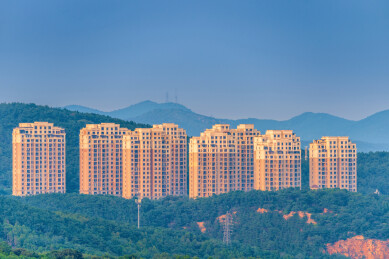 中国辽宁大连旅顺白玉山鸟瞰城市风光