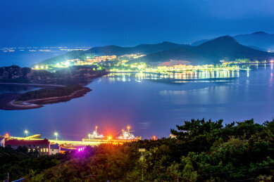 中国辽宁大连旅顺白玉山远眺旅顺口夜景