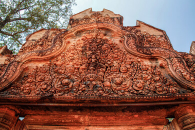 吴哥窟女王宫的精美红土雕刻