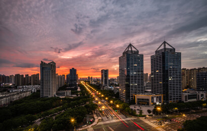常州武进区世贸大厦夜景与车流