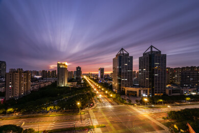 常州武进区世贸大厦夜景与车流