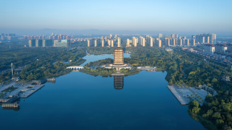 航拍淄博CBD齐盛湖中式园林景观