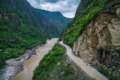 中国G219滇藏线丙察察公路怒江峡谷航拍风光