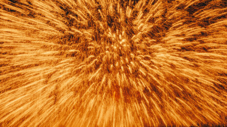 杭州良渚址亨乐园的文化非遗打铁花表演